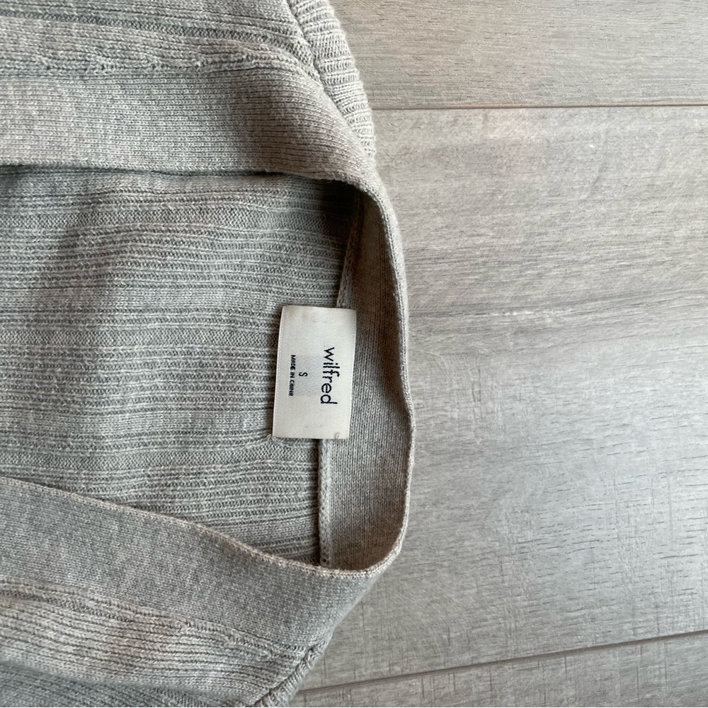 Aritzia grey cardigan - Picture 2 of 4
